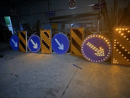 平凉平凉河南太阳能自发光交通路标牌厂家